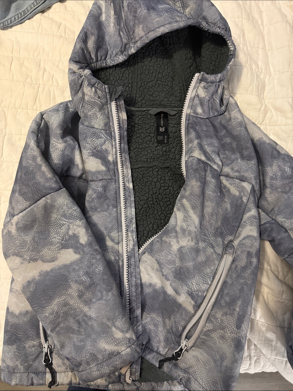all in motion Kids Hooded Puffer Jacket in Gray Blue Camo